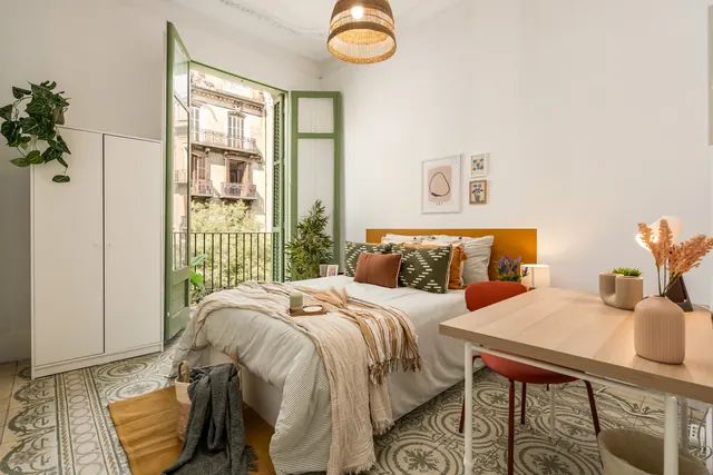 Dormitorio preparado con luz natural